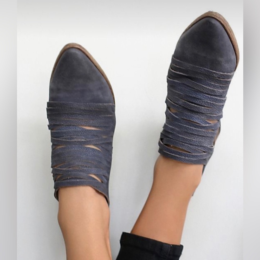 COPY - GENTLY WORN FREE PEOPLE BOOTIES. SIZE 7M BLUE